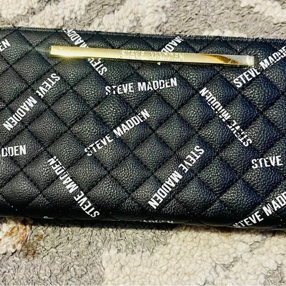 Steve Madden Black Quilted Logo Wallet - Picture 1 of 4